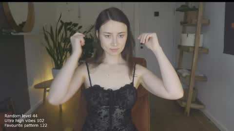 Belle online show from 10/29/25, 12:18