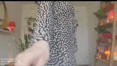 Snapshot of ifyouleave chatting on 03/27/26, 12:49 Belle online show from 03/27/26, 12:49