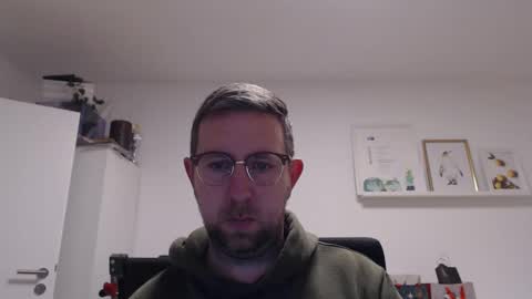 Snapshot of iggi2707 chatting on 12/16/24, 07:15 ner d online show from 12/16/24, 07:15