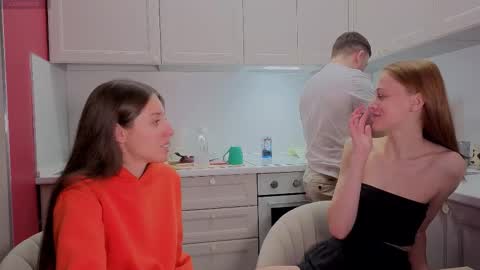 Snapshot of ihavepaws33 chatting on 01/15/26, 01:48 Julia and Mira online show from 01/15/26, 01:48