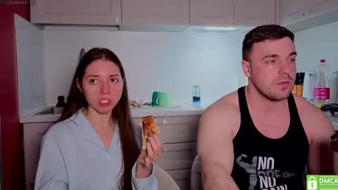 Snapshot of ihavepaws33 chatting on 01/18/26, 07:28 Julia and Mira online show from 01/18/26, 07:28