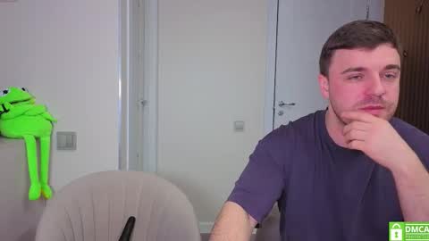 Snapshot of ihavepaws33 chatting on 02/07/26, 08:23 Julia and Mira online show from 02/07/26, 08:23