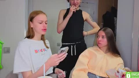 Snapshot of ihavepaws33 chatting on 02/09/26, 10:08 Julia and Mira online show from 02/09/26, 10:08