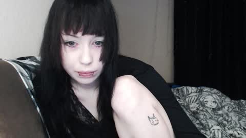 iiiiiiis online show from 01/05/26, 05:27