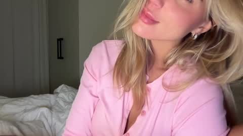 Snapshot of iiivy_ chatting on 12/14/24, 05:40 Ivy online show from 12/14/24, 05:40