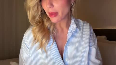 Snapshot of iiivy_ chatting on 01/11/25, 02:09 Ivy online show from 01/11/25, 02:09