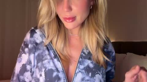 Snapshot of iiivy_ chatting on 01/21/25, 02:22 Ivy online show from 01/21/25, 02:22