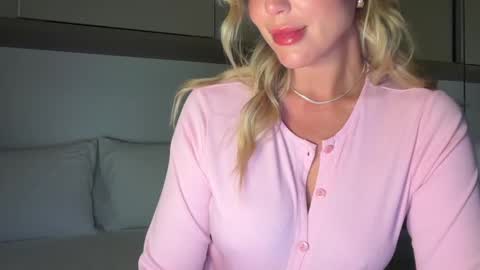 Snapshot of iiivy_ chatting on 03/10/25, 10:45 Ivy online show from 03/10/25, 10:45