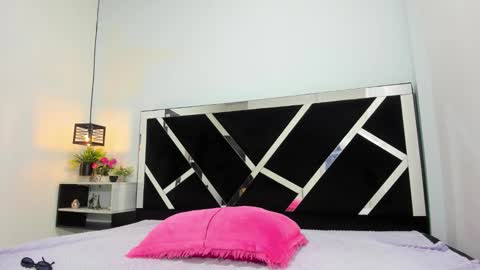 Isabella online show from 01/13/26, 12:54