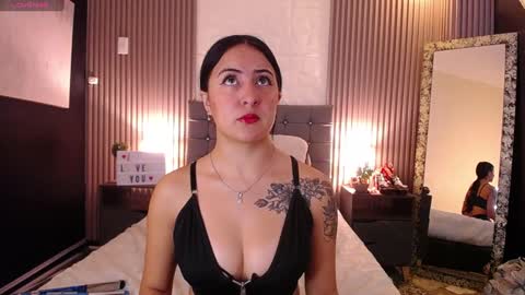 Snapshot of iisabella_smith_ chatting on 12/02/24, 01:24 Isa online show from 12/02/24, 01:24