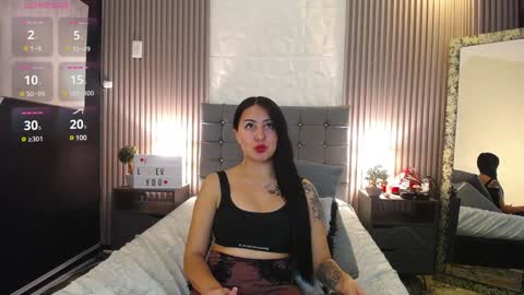 Snapshot of iisabella_smith_ chatting on 12/11/24, 02:33 Isa online show from 12/11/24, 02:33