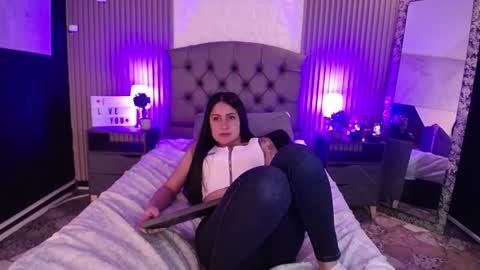 Snapshot of iisabella_smith_ chatting on 12/21/24, 05:40 Isa online show from 12/21/24, 05:40