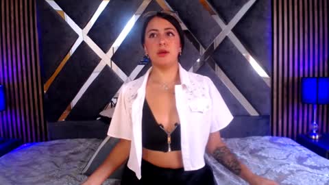 Snapshot of iisabella_smith_ chatting on 02/08/25, 03:42 Isa online show from 02/08/25, 03:42