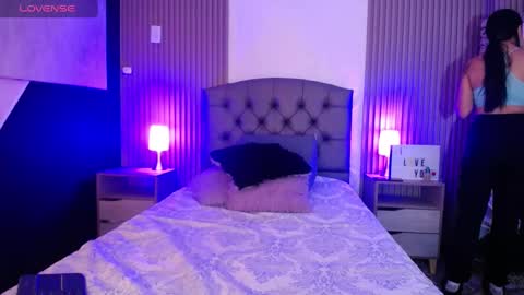 Snapshot of iisabella_smith_ chatting on 02/24/25, 01:10 Isa online show from 02/24/25, 01:10