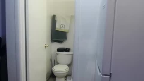 Snapshot of ikebbcdaddy chatting on 12/13/24, 05:54 IkebbcDaddy online show from 12/13/24, 05:54