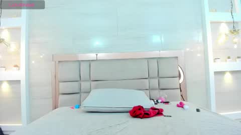 ikia lopez online show from 11/15/25, 07:10