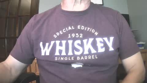 Snapshot of il_undercover chatting on 12/14/24, 12:33 il_undercover online show from 12/14/24, 12:33