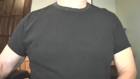 Snapshot of il_undercover chatting on 12/24/24, 11:28 il_undercover online show from 12/24/24, 11:28