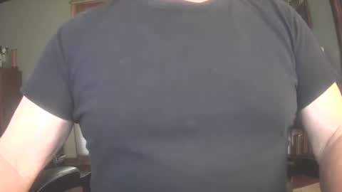Snapshot of il_undercover chatting on 10/26/25, 12:33 il_undercover online show from 10/26/25, 12:33