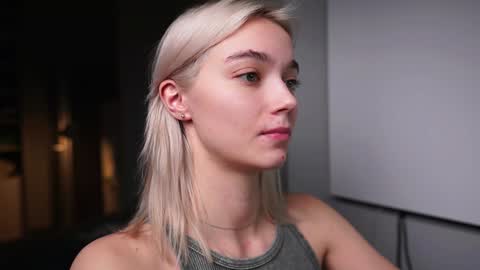 ileanacampbel online show from 12/23/24, 07:17