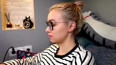 ileanacampbel online show from 02/27/25, 04:52