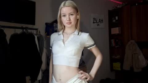 Snapshot of ilianamessersmith chatting on 03/18/26, 06:27 ShyLuna online show from 03/18/26, 06:27