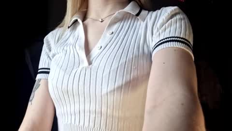 Snapshot of ilianamessersmith chatting on 03/22/26, 06:39 ShyLuna online show from 03/22/26, 06:39