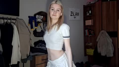 Snapshot of ilianamessersmith chatting on 03/28/26, 05:18 ShyLuna online show from 03/28/26, 05:18