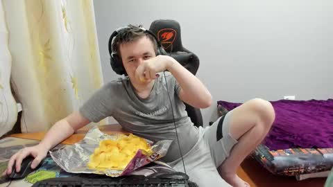 Snapshot of iliaskrislove chatting on 12/17/25, 04:18 iliaskris online show from 12/17/25, 04:18