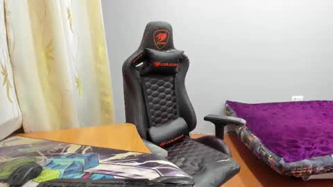 Snapshot of iliaskrislove chatting on 12/18/25, 07:42 iliaskris online show from 12/18/25, 07:42