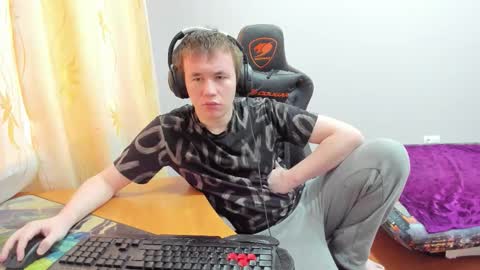 Snapshot of iliaskrislove chatting on 12/22/25, 10:23 iliaskris online show from 12/22/25, 10:23