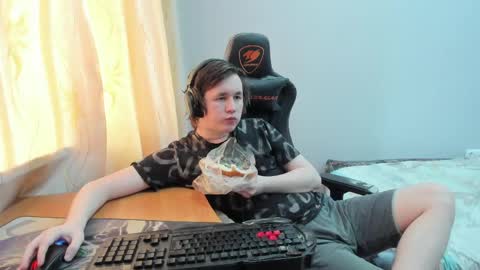 Snapshot of iliaskrislove chatting on 04/17/26, 10:29 iliaskris online show from 04/17/26, 10:29