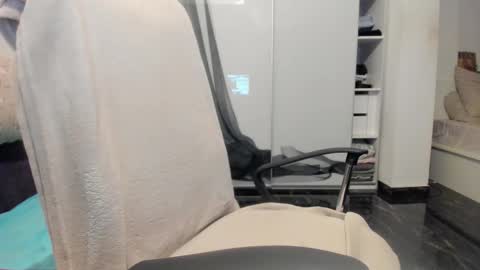 Bamby online show from 11/27/25, 06:10