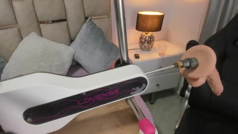 ILY   online show from 12/05/24, 08:22