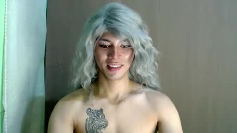 Snapshot of ill_moan_foryouxx chatting on 12/14/25, 01:49 QUEEN KATH online show from 12/14/25, 01:49