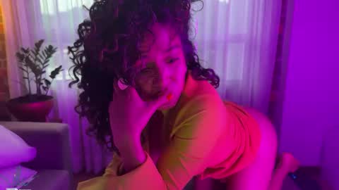 Snapshot of illaroom chatting on 01/23/25, 12:04 Kloe online show from 01/23/25, 12:04