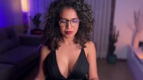 Snapshot of illaroom chatting on 02/09/25, 03:11 Kloe online show from 02/09/25, 03:11