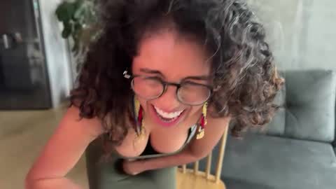 Snapshot of illaroom chatting on 02/22/25, 09:48 Kloe online show from 02/22/25, 09:48