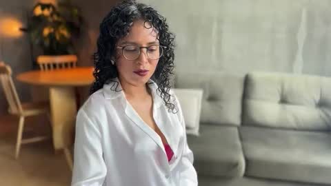 Snapshot of illaroom chatting on 09/11/25, 07:03 Kloe online show from 09/11/25, 07:03