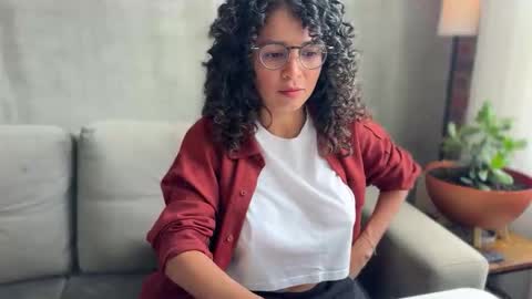 Snapshot of illaroom chatting on 09/30/25, 08:03 Kloe online show from 09/30/25, 08:03