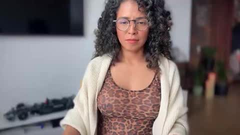 Snapshot of illaroom chatting on 10/10/25, 08:41 Kloe online show from 10/10/25, 08:41