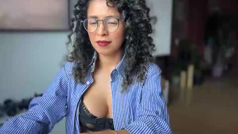 Snapshot of illaroom chatting on 10/11/25, 08:40 Kloe online show from 10/11/25, 08:40