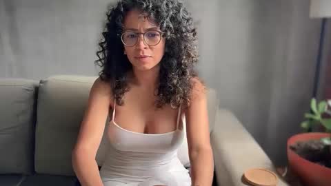 Snapshot of illaroom chatting on 10/12/25, 03:00 Kloe online show from 10/12/25, 03:00