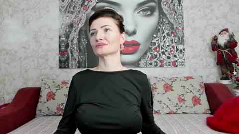 Snapshot of illegalbeauty87 chatting on 12/23/24, 09:18 Ingrid or more easier...Miss  GoDDess Mistress online show from 12/23/24, 09:18