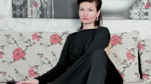 Snapshot of illegalbeauty87 chatting on 01/05/25, 01:56 Ingrid or more easier...Miss  GoDDess Mistress online show from 01/05/25, 01:56