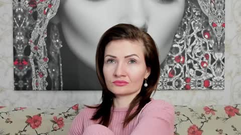 Snapshot of illegalbeauty87 chatting on 01/21/25, 11:55 Ingrid or more easier...Miss  GoDDess Mistress online show from 01/21/25, 11:55