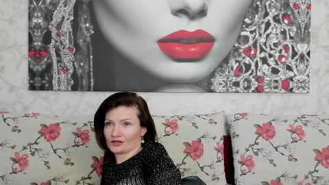 Snapshot of illegalbeauty87 chatting on 01/23/25, 11:58 Ingrid or more easier...Miss  GoDDess Mistress online show from 01/23/25, 11:58