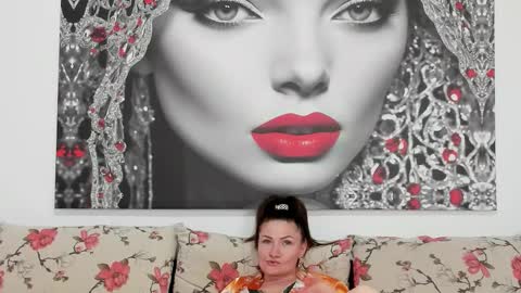 Snapshot of illegalbeauty87 chatting on 09/08/25, 08:08 Ingrid or more easier...Miss  GoDDess Mistress online show from 09/08/25, 08:08