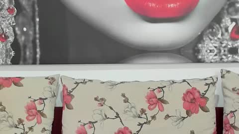 Snapshot of illegalbeauty87 chatting on 10/01/25, 01:17 Ingrid or more easier...Miss  GoDDess Mistress online show from 10/01/25, 01:17