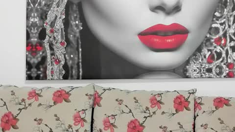 Snapshot of illegalbeauty87 chatting on 10/29/25, 07:10 Ingrid or more easier...Miss  GoDDess Mistress online show from 10/29/25, 07:10